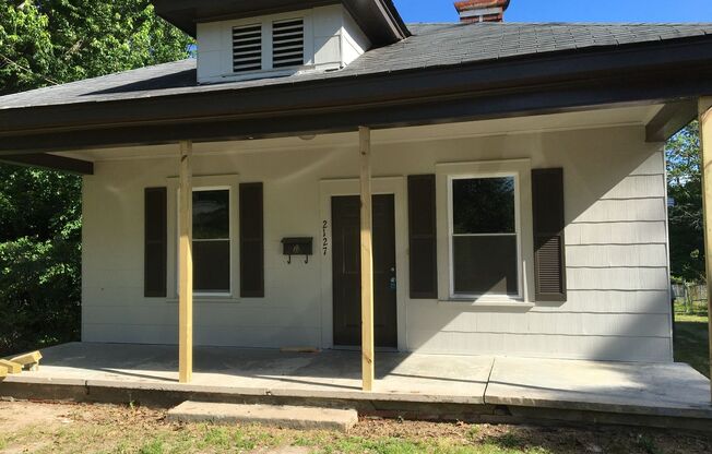 2 beds, 1 bath, 878 sqft, $950, Unit 2127 Oakhurst Circle