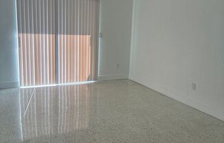 2 Bed/ 1 Bath - Central A/C - Great location!