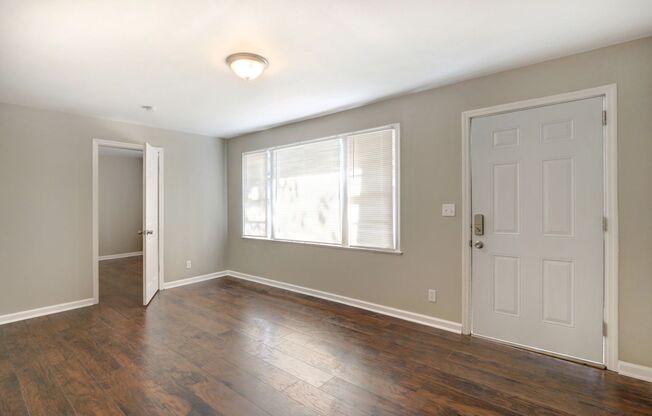1 bed, 1 bath, $1,300, Unit A