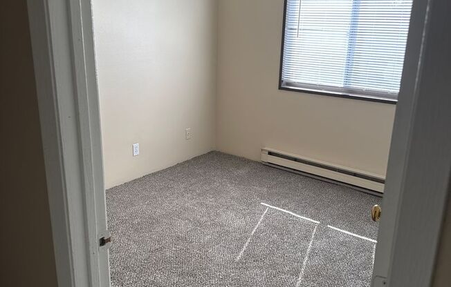 2 beds, 1 bath, 800 sqft, $995, Unit 405-18