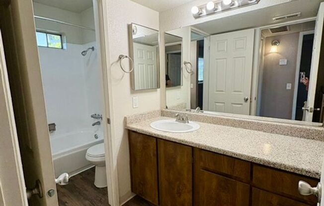 1 bed, 1 bath, 700 sqft, $1,525, Unit 82