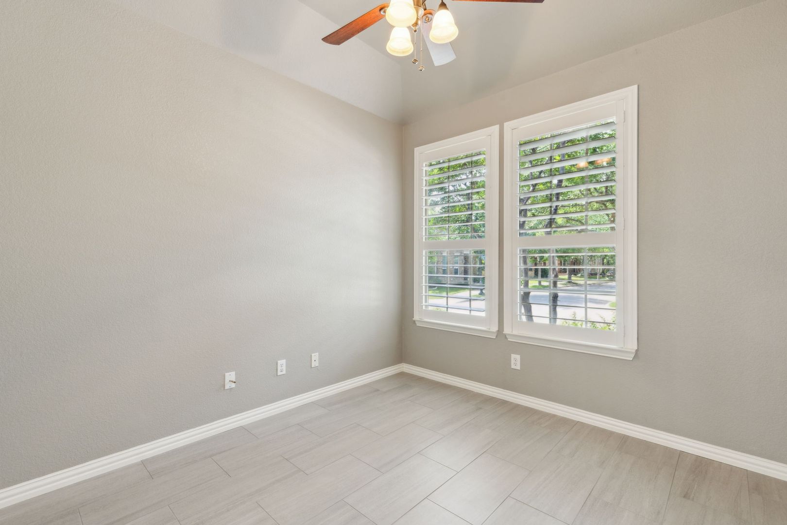 Elegant Living in Fountain Ridge – A Serene Retreat with Modern Convenience
