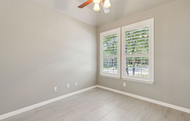 Elegant Living in Fountain Ridge – A Serene Retreat with Modern Convenience