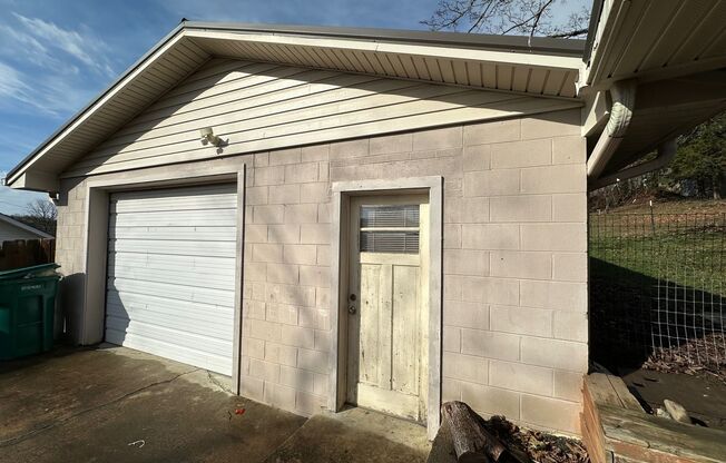 3 beds, 1 bath, $1,400