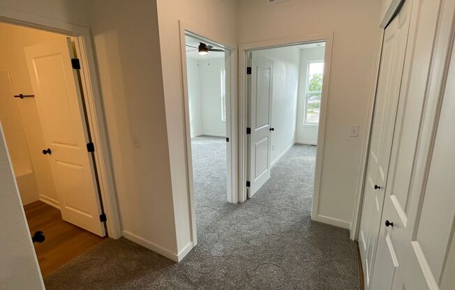 2 beds, 1.5 baths, 995 sqft, $1,550