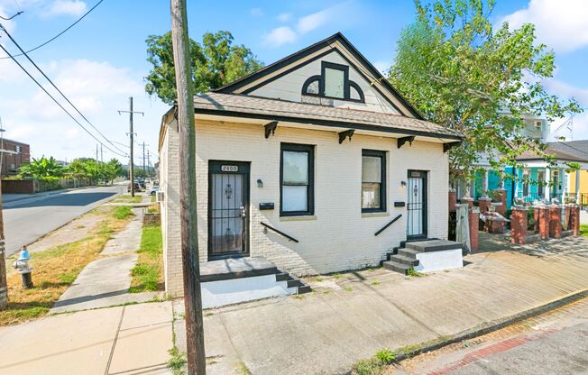 2400-02 Dumaine