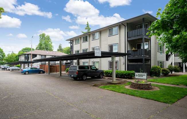 Broadway Center | Exterior