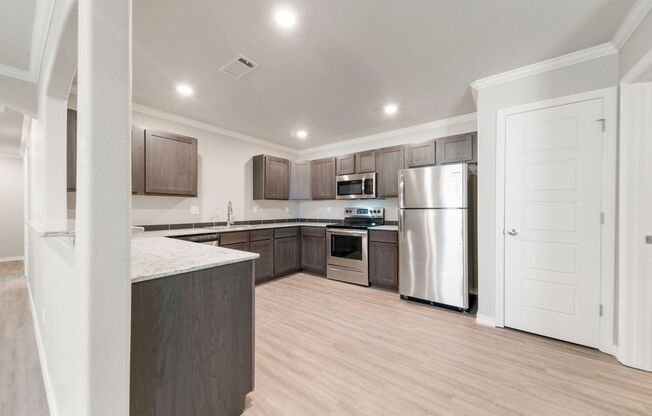 3 beds, 2 baths, 1,304 sqft, $1,829, Unit 568