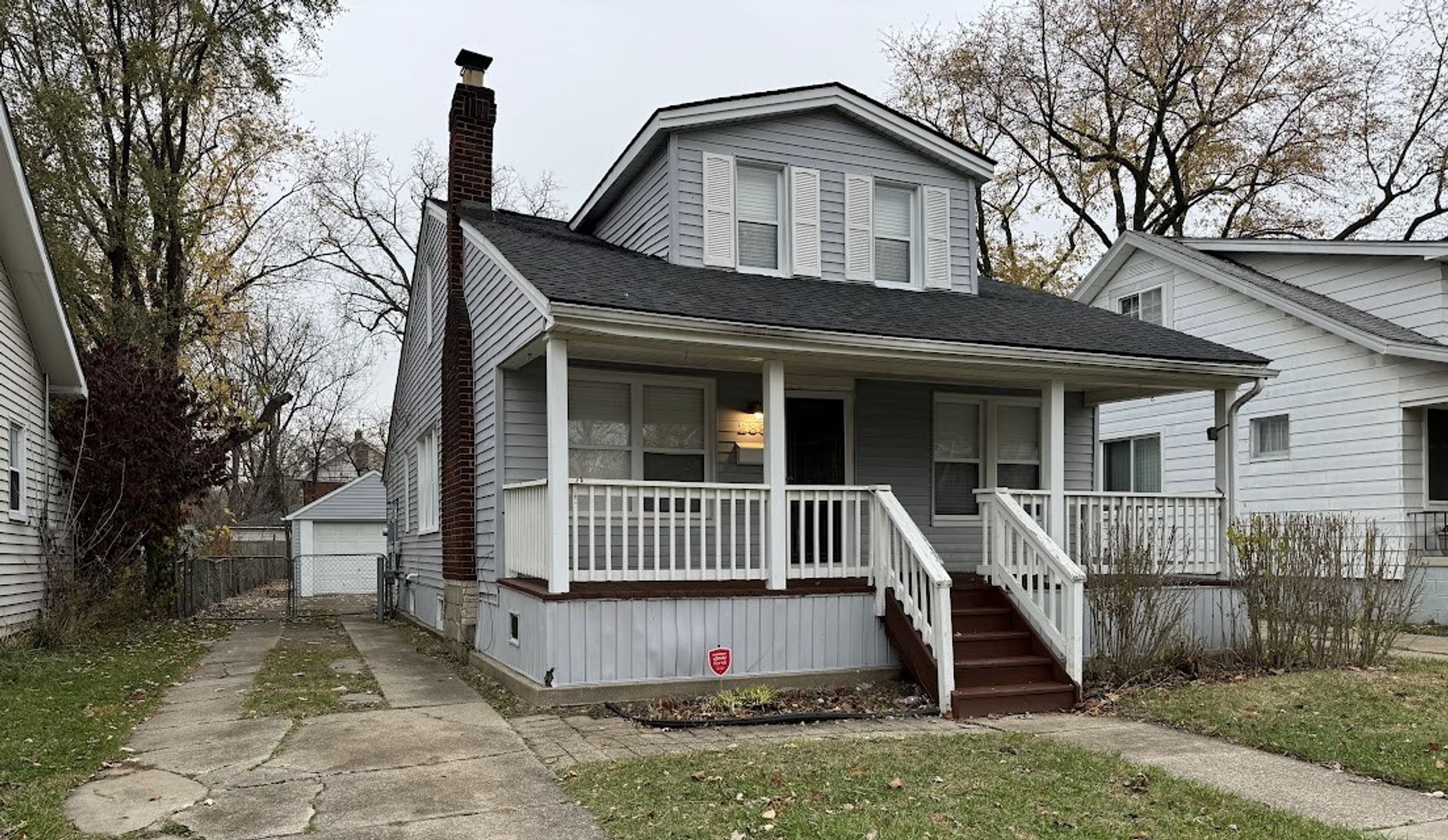 Spacious 3 bed 1 bath bungalow with garage & fenced yard!