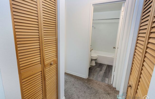 2 beds, 1 bath, 702 sqft, $1,550, Unit 33