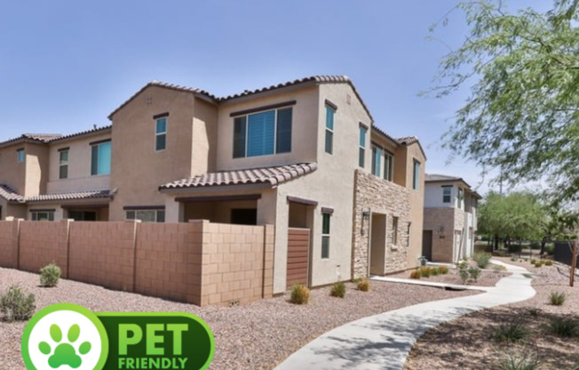 Gorgeous 4bed/3 bath End Unit Condo in Gilbert’s Layton Lakes