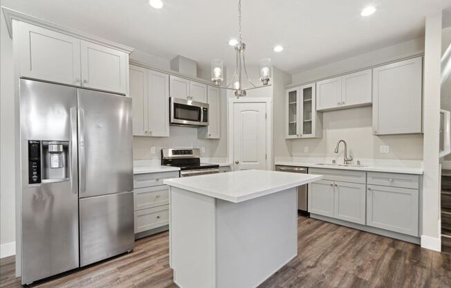 3883 Broadway