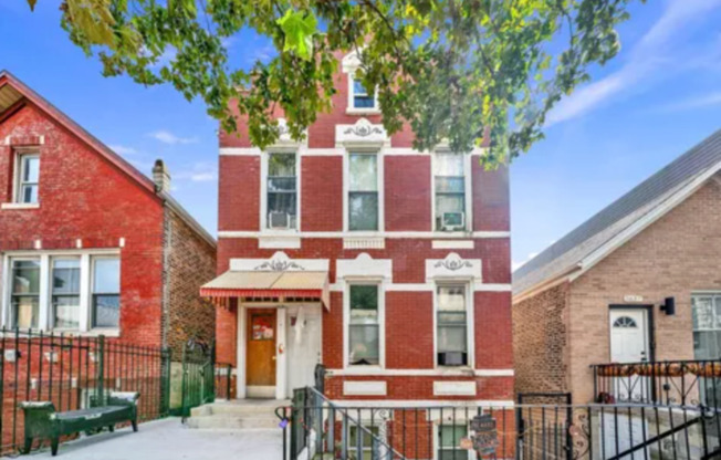 1328 W. 18th Pl