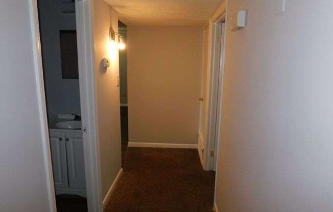 3 beds, 1 bath, $950