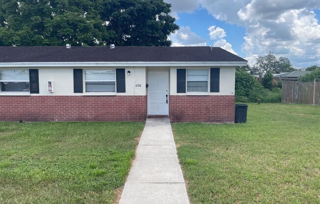 2/1 1/2 Duplex Apartment with Back Yard