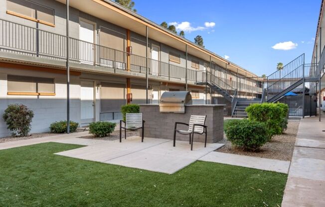 2 beds, 1 bath, 850 sqft, $1,750, Unit 12