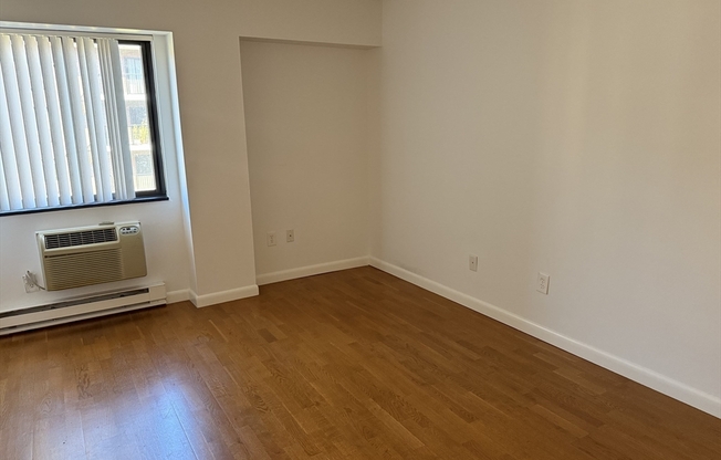 2 beds, 2 baths, 1,004 sqft, $3,350, Unit 401