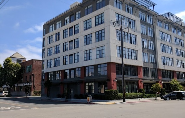 WELCOME HOME IN JACK LONDON SQUARE