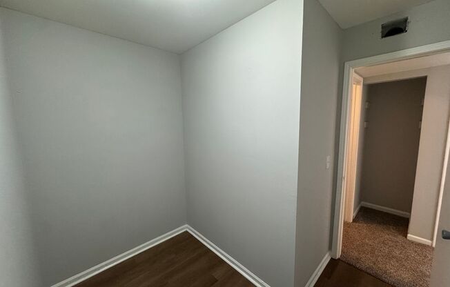 2 beds, 1 bath, 864 sqft, $750, Unit F46