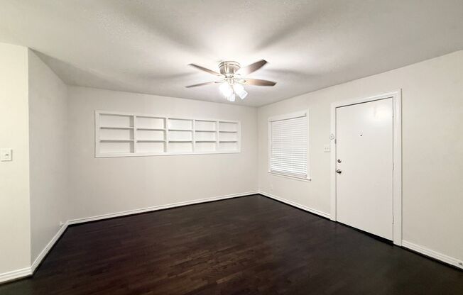 Adorable 1-story 3/1/2 w/ Beautifully Restored Hardwood Floors in Angleton