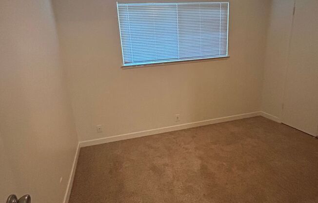 2 beds, 1 bath, 905 sqft, $1,550, Unit 068