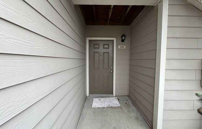 Spacious 904 Sq Ft Home in Bethany with Garage Parking, Washer/Dryer & Modern Kitchen Features