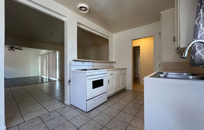 3 beds, 2 baths, $2,500