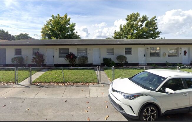 10 SW 30TH CT