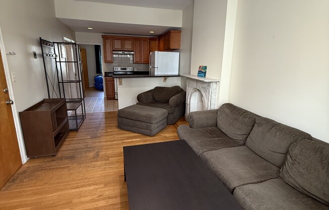286 W 3 ST