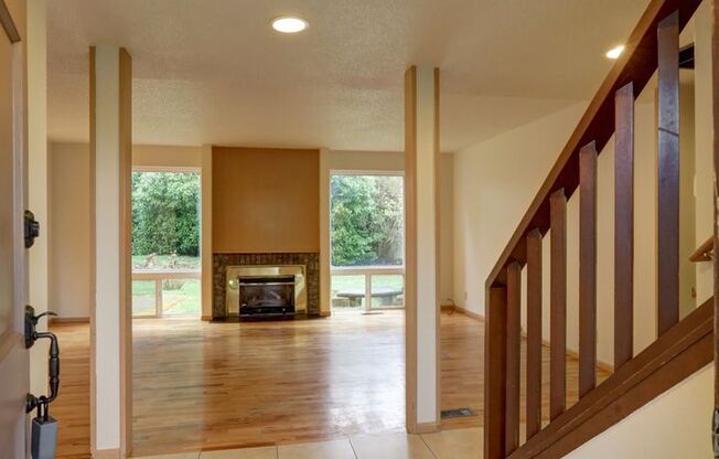 Bright spacious 4-bedroom 2.5 bath home in Bellevue