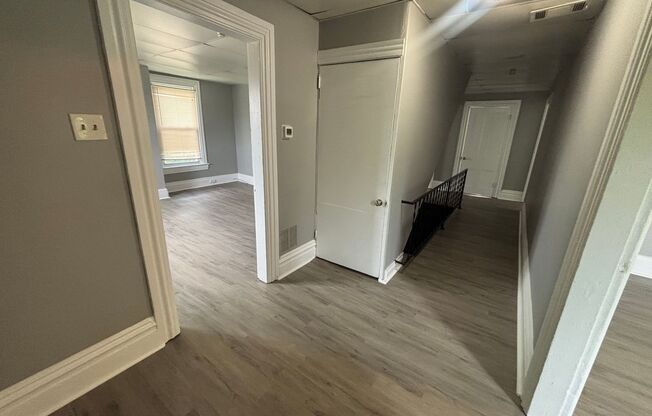 3 beds, 1 bath, $1,800, Unit UNIT 2