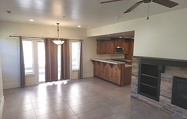Convenient Park's Edge Townhouse
