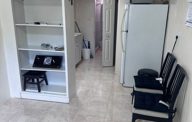 Studio in North Miami Beach Includes Utilities/ Estudio en North Miami Beach Incluye servicios públicos