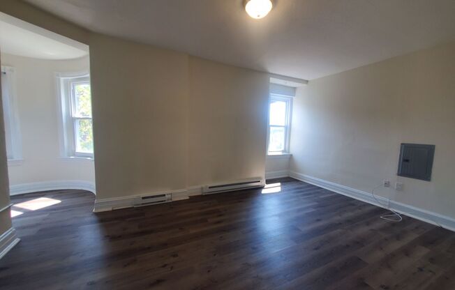 1 bed, 1 bath, 370 sqft, $1,027.25, Unit Unit 5