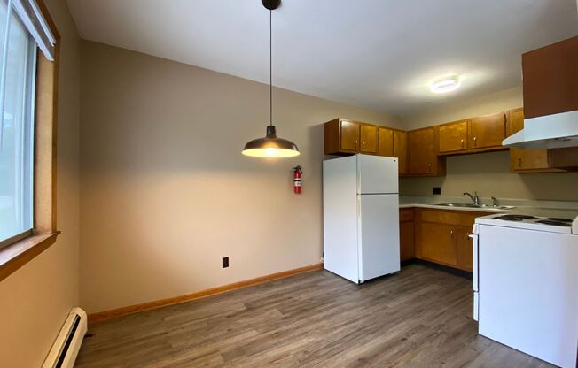 1 bed, 1 bath, 560 sqft, $800, Unit Apt. 2