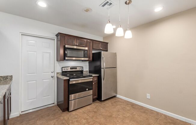 2 beds, 1 bath, $1,400