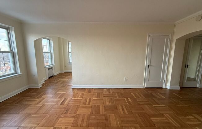 Studio, 1 bath, 413 sqft, $1,425, Unit Royal York 415