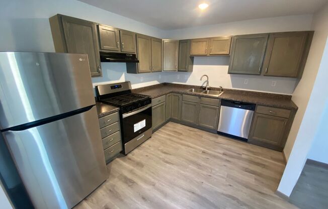 2 beds, 1 bath, $1,499