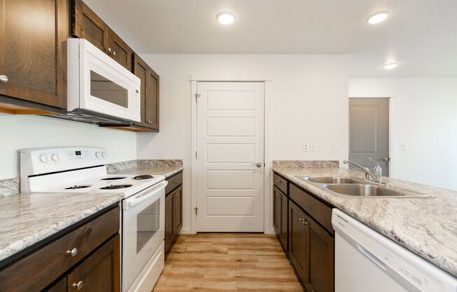 2 beds, 2 baths, 952 sqft, $1,695, Unit 116-205