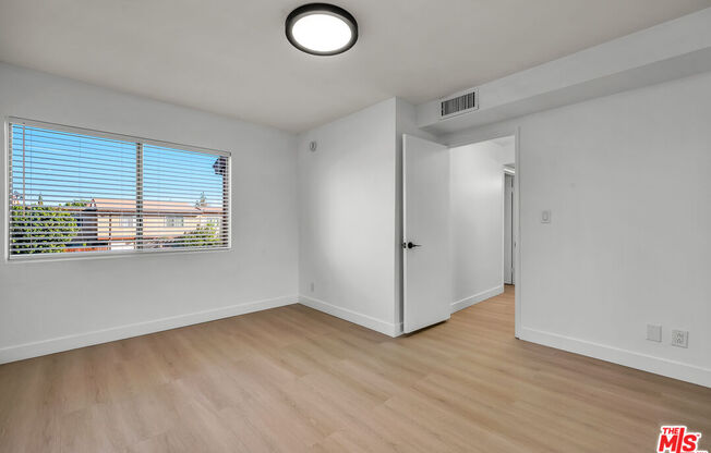 7301 Lennox Avenue Unit D11