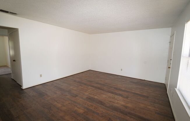 2 beds, 1 bath, $995, Unit Apt. 14