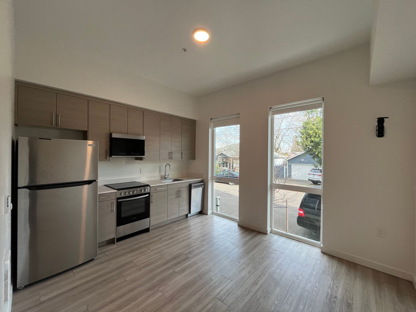 1Bd/1Ba Condo in the SE Lents Neighborhood ~ Washer/Dryer in Unit, Stainless Steel Appliances, Quartz Counter Tops!