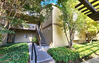 Beautiful Condo near Downtown Mountain View Available Now!