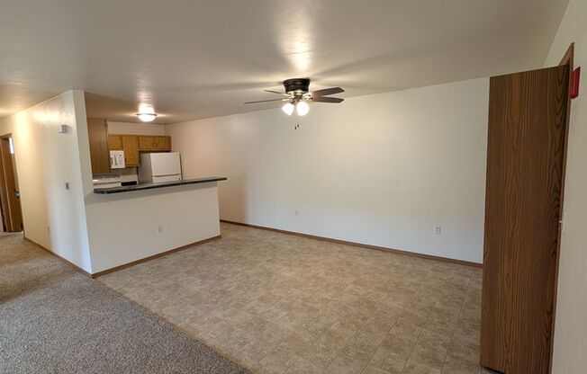 2 beds, 1 bath, 1,100 sqft, $1,359, Unit 1053 5301