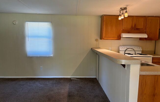 2 beds, 1 bath, 800 sqft, $795, Unit Lot #860