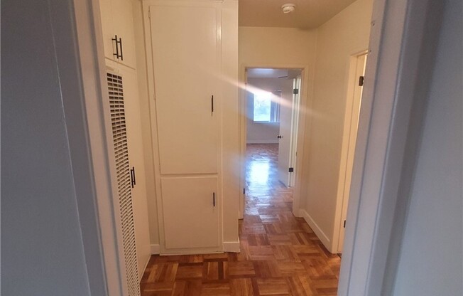 1 bed, 1 bath, 1,000 sqft, $2,100