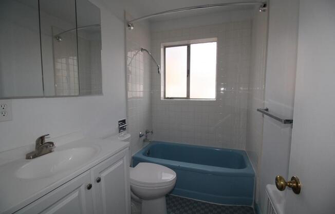 2 beds, 1 bath, 1,100 sqft, $1,695