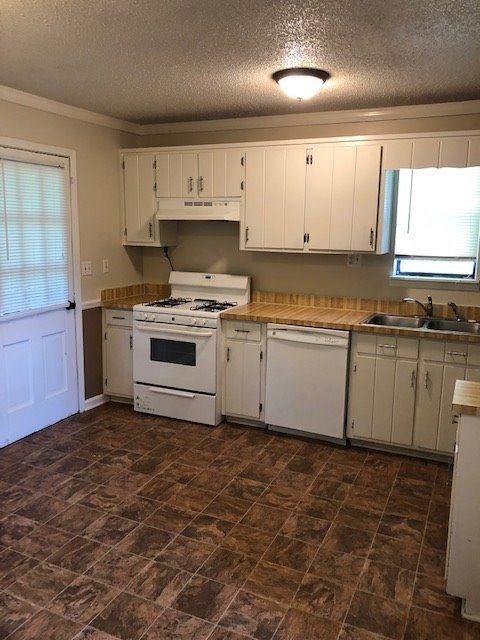 3 beds, 1 bath, $995