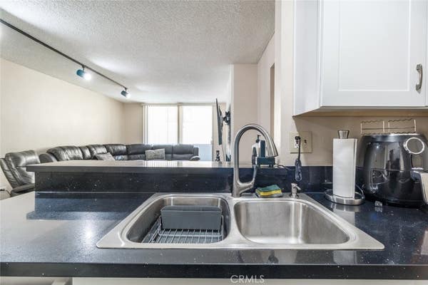 421 S La Fayette Park Pl