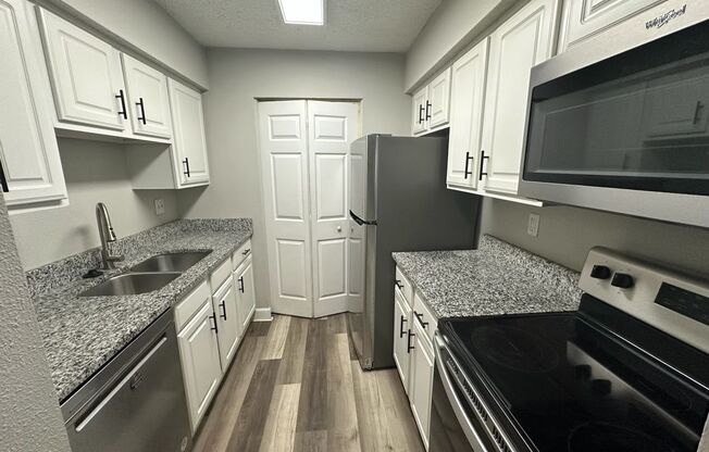 ** Move in Special $500 off your first months rent** FABULOUS 2 Bedroom/1 Bath Condo!!